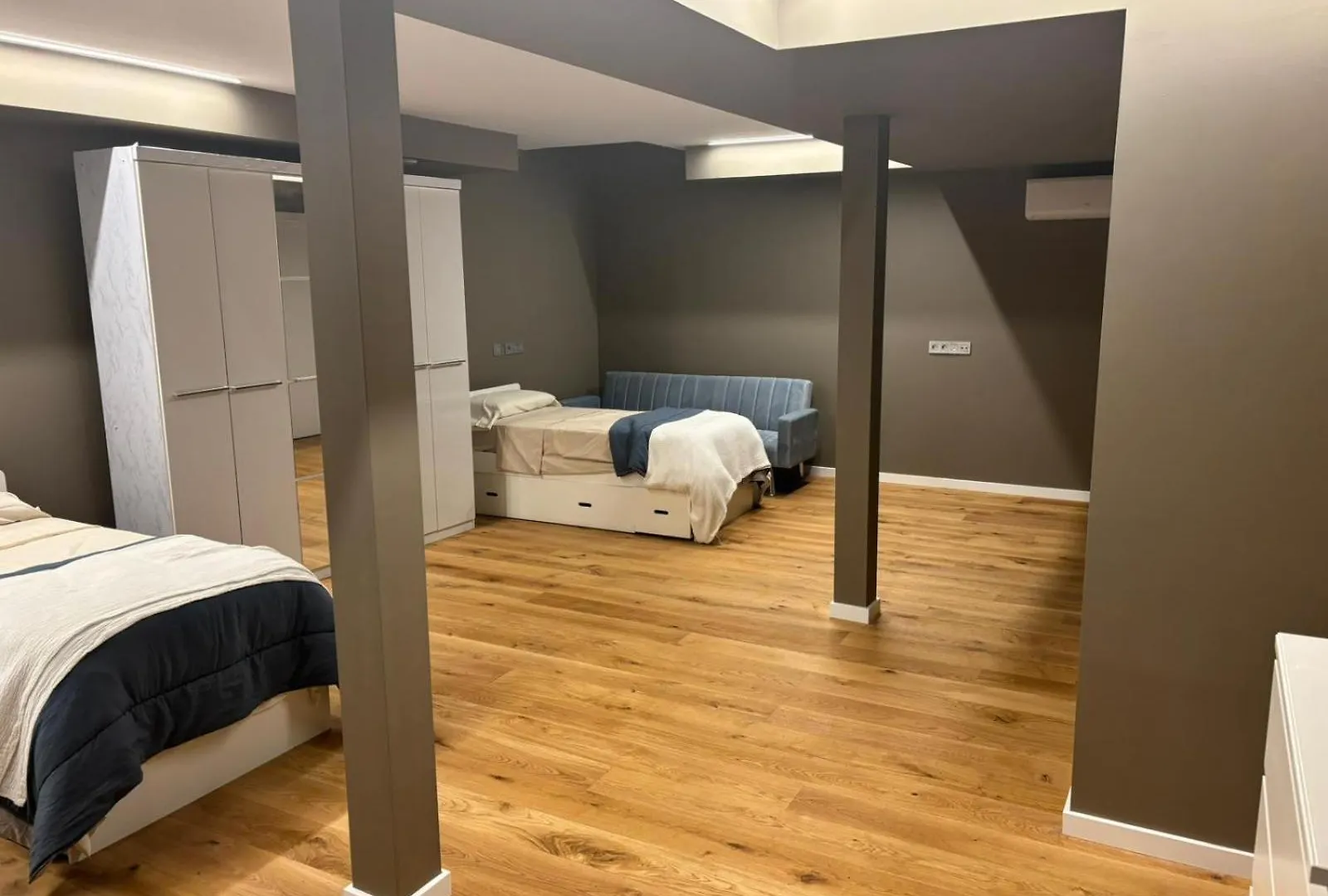 Esplugues De Llobregat Villa Barselona 0*,  İspanya